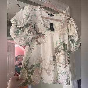 Women’s Medium Beautiful Floral print Express Top